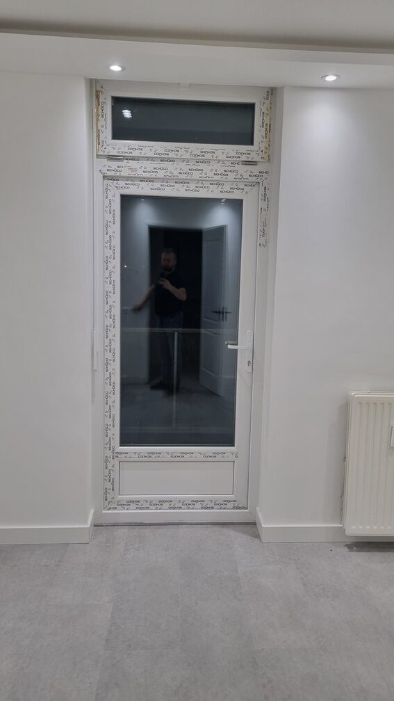 Nieuwe voordeur of kozijnopening in renovatieruimte door Select Kozijnen